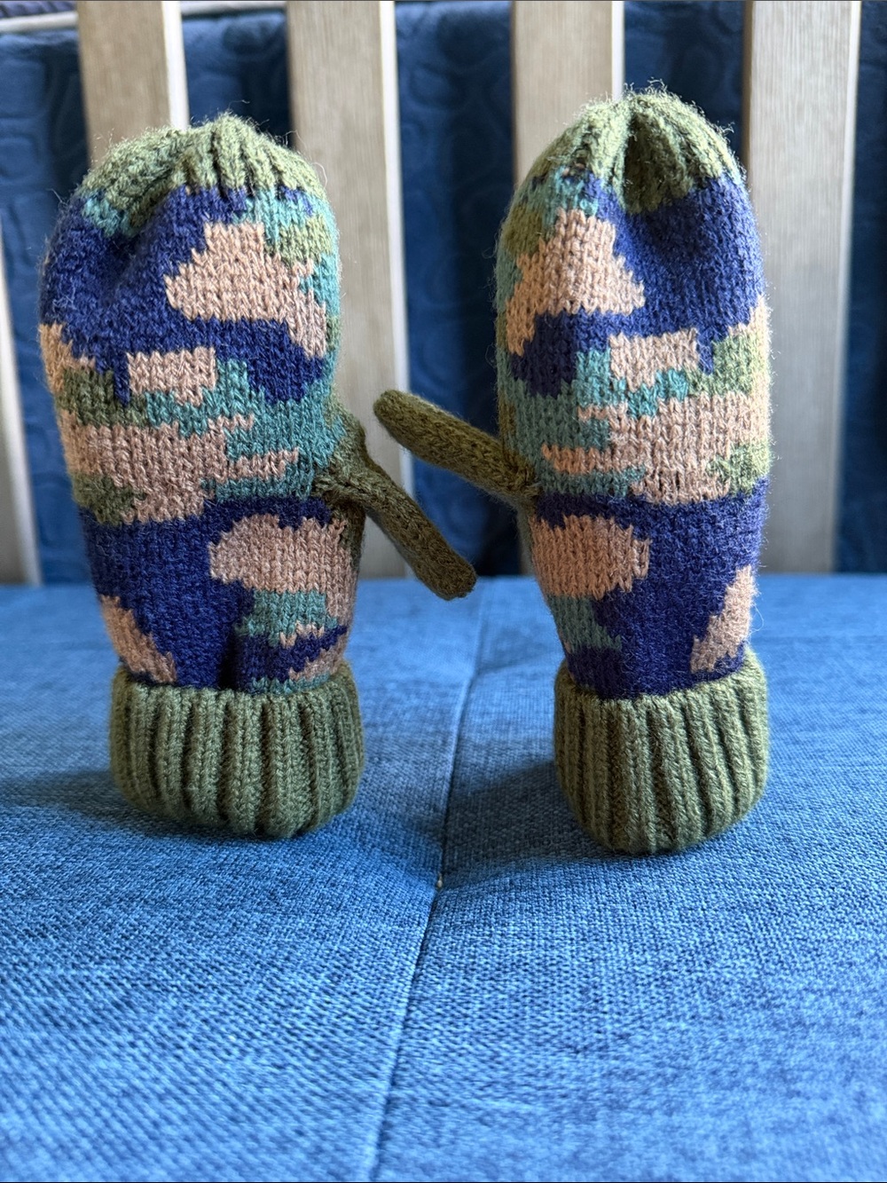 GAP Olive, Navy & Tan Camo Knit Mittens
